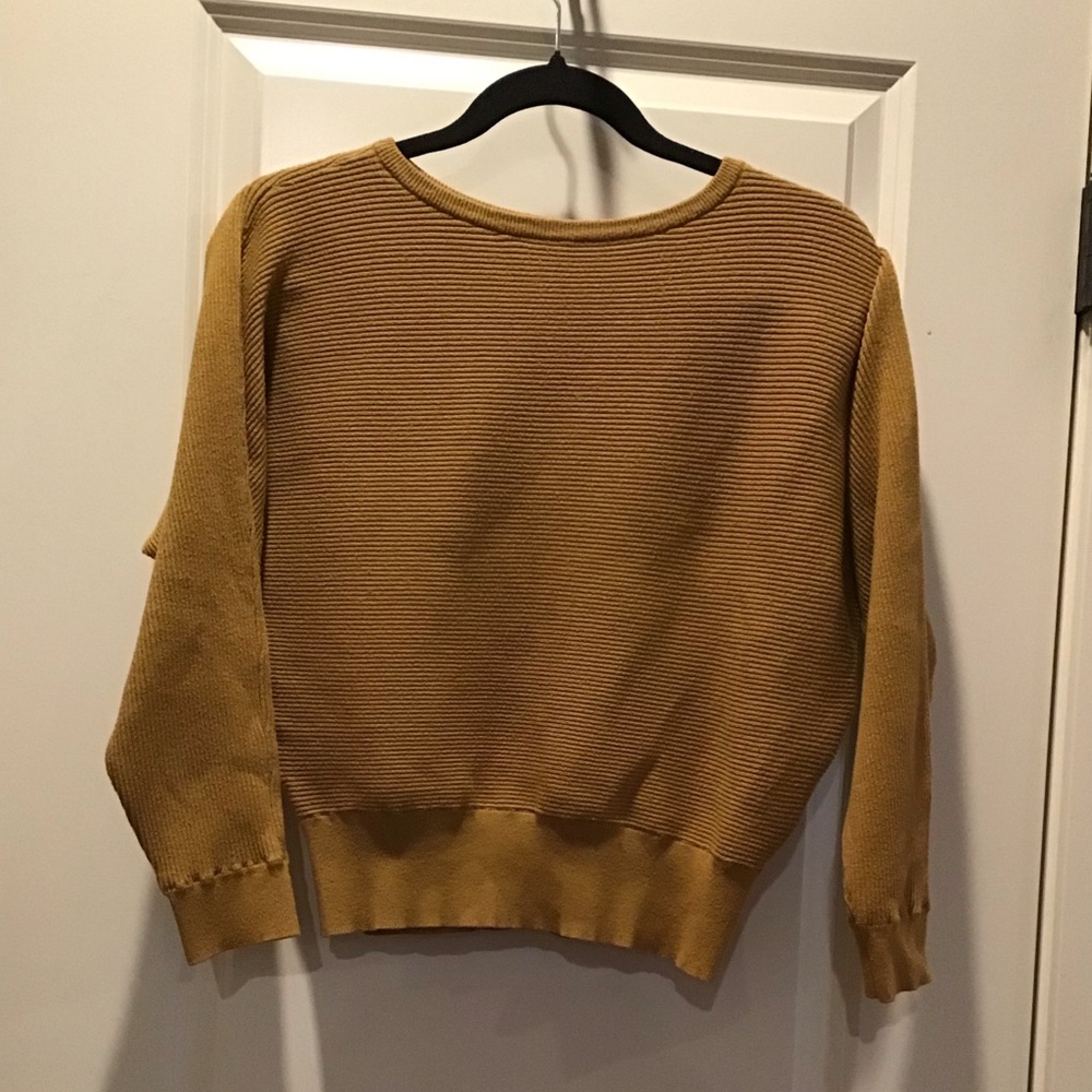 Mustard sweatshirt